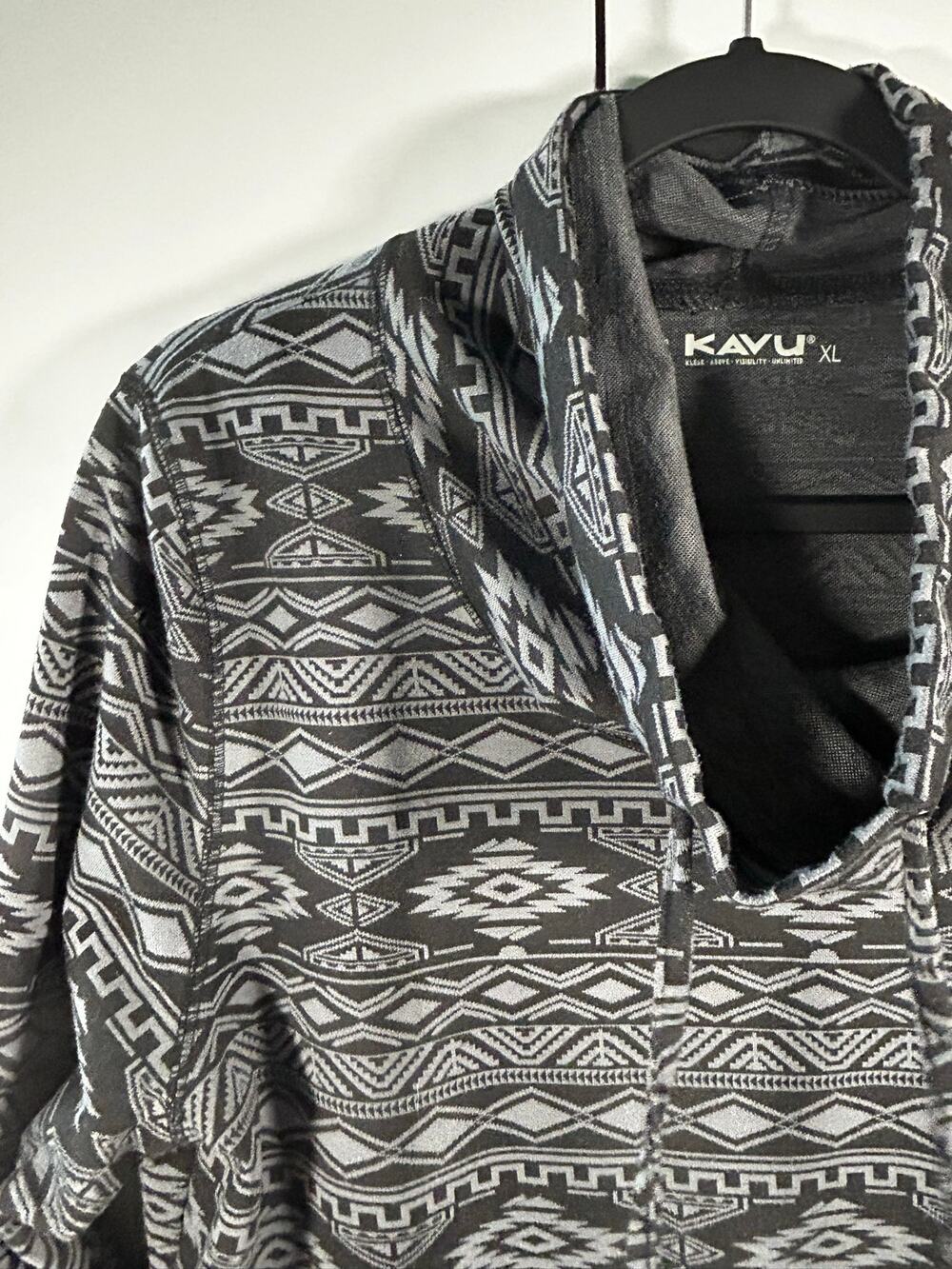 KAVU Skylar Cowl Neck Pullover Women’s XL Black Gray Geometric Thumbholes